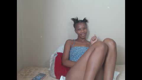 Snapshot of sweetlipss_ chatting on September 19, 6:59 am sweetlipss_ online show from September 19, 6:59 am