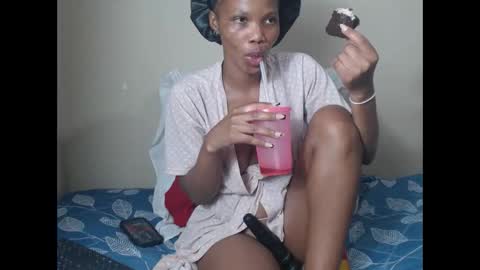 Snapshot of sweetlipss_ chatting on December 5, 7:10 pm sweetlipss_ online show from December 5, 7:10 pm