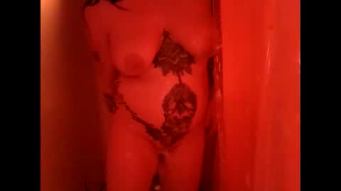 Snapshot of sweetlovebox chatting on February 4, 7:22 pm Jesrotika online show from February 4, 7:22 pm