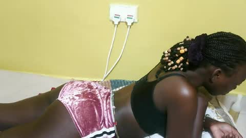 Snapshot of sweetmaya32 chatting on March 25, 7:25 am Maya online show from March 25, 7:25 am