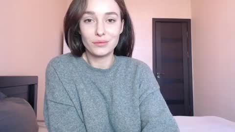 Mia online show from April 8, 12:16 pm