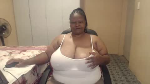 Snapshot of sweetnoziexxx chatting on January 9, 5:10 am sweetnoziexxx online show from January 9, 5:10 am