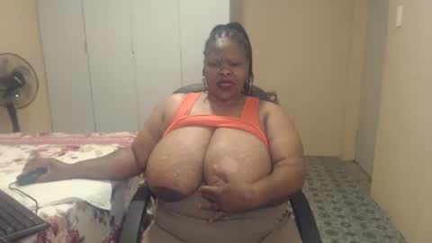 Snapshot of sweetnoziexxx chatting on January 11, 3:44 am sweetnoziexxx online show from January 11, 3:44 am