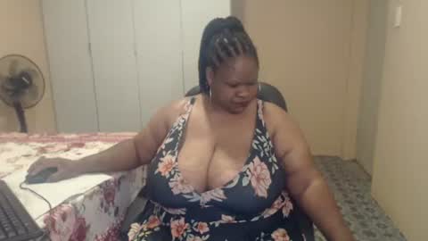 Snapshot of sweetnoziexxx chatting on January 19, 5:11 am sweetnoziexxx online show from January 19, 5:11 am