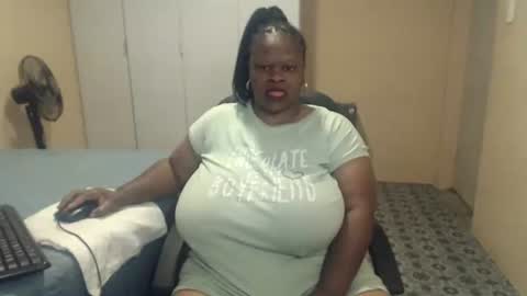 Snapshot of sweetnoziexxx chatting on February 13, 6:20 am sweetnoziexxx online show from February 13, 6:20 am