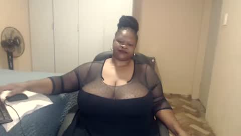 Snapshot of sweetnoziexxx chatting on February 18, 5:14 am sweetnoziexxx online show from February 18, 5:14 am