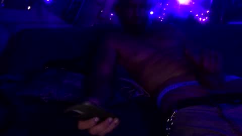 WeAim2PZzz online show from December 16, 8:41 am