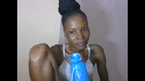 Snapshot of sweetpetite254 chatting on January 13, 2:06 am ESTHER online show from January 13, 2:06 am