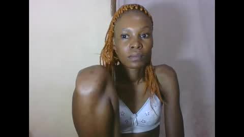 Snapshot of sweetpetite254 chatting on February 4, 2:06 am ESTHER online show from February 4, 2:06 am