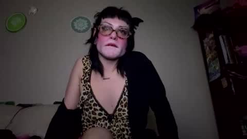 Snapshot of sweetpianobaby chatting on November 8, 6:46 am VannaDoll online show from November 8, 6:46 am