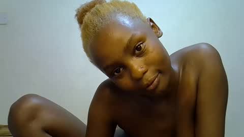 Snapshot of sweetrall chatting on February 15, 11:23 pm Lilly online show from February 15, 11:23 pm