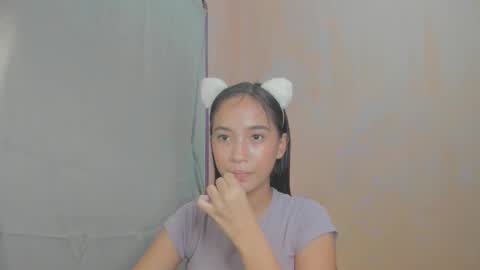 Mia online show from December 4, 2:37 pm