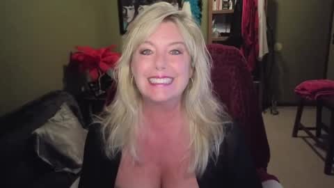 Snapshot of sweetsexyjane_ chatting on May 27, 10:07 pm Janie online show from May 27, 10:07 pm