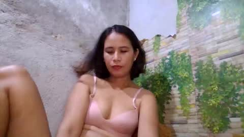 Snapshot of sweetsexylyn chatting on May 11, 1:11 am sweetsexylyn online show from May 11, 1:11 am