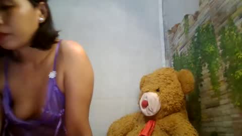 Snapshot of sweetsexylyn chatting on May 21, 11:50 am sweetsexylyn online show from May 21, 11:50 am