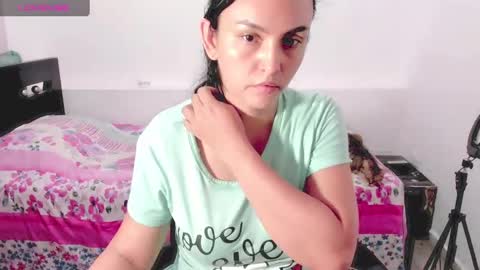 Snapshot of sweetsquirtx23 chatting on February 20, 7:12 am lili online show from February 20, 7:12 am