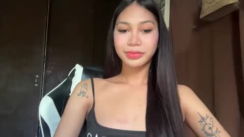 Snapshot of sweetstares chatting on February 11, 12:26 am yanny online show from February 11, 12:26 am