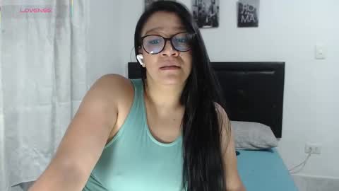 Snapshot of sweetstormi chatting on March 6, 6:10 am Stormi online show from March 6, 6:10 am