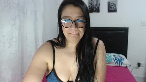 Snapshot of sweetstormi chatting on April 5, 10:01 am Stormi online show from April 5, 10:01 am