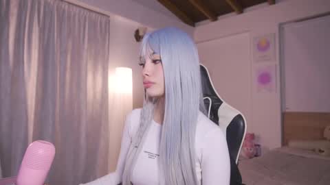 Cat independent model  online show from September 19, 1:40 am