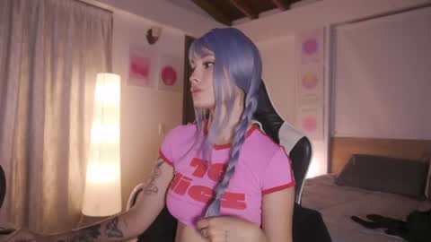 Cat independent model  online show from August 2, 1:48 am