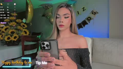 Snapshot of sweett_shinexx chatting on February 9, 3:11 am angel online show from February 9, 3:11 am