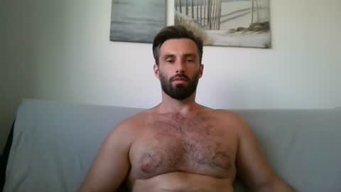 Snapshot of sweettom69 chatting on June 25, 8:19 am Tom online show from June 25, 8:19 am