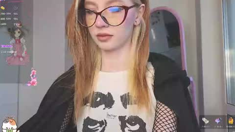 Snapshot of sweetuniporn chatting on December 7, 8:55 am Elis a little vacation Ill be here Saturday my schedules in bio online show from December 7, 8:55 am