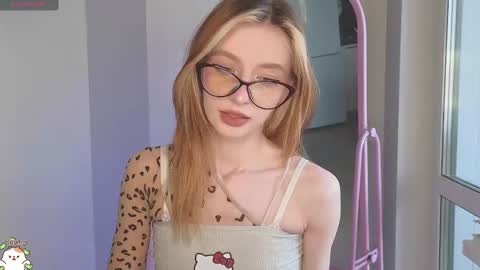 Snapshot of sweetuniporn chatting on December 9, 9:17 am Elis a little vacation Ill be here Saturday my schedules in bio online show from December 9, 9:17 am