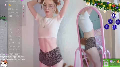 Snapshot of sweetuniporn chatting on January 4, 11:33 am Elis a little vacation Ill be here Saturday my schedules in bio online show from January 4, 11:33 am