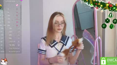 Snapshot of sweetuniporn chatting on January 6, 8:35 am Elis a little vacation Ill be here Saturday my schedules in bio online show from January 6, 8:35 am