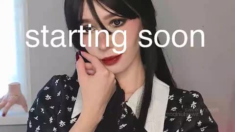 Elis  a little vacation Ill be here Saturday my schedules in bio online show from October 31, 7:53 am