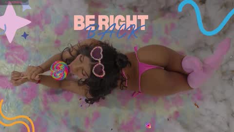 sweetviolet___ online show from January 7, 12:18 pm