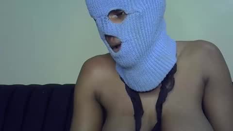 Snapshot of sweetvirgi25 chatting on February 11, 2:05 am loving soul online show from February 11, 2:05 am