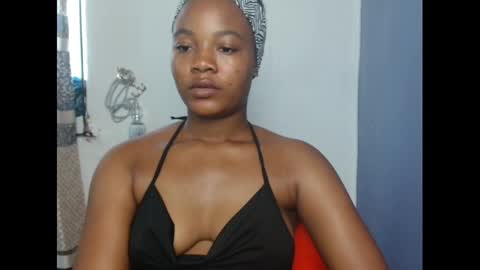 Snapshot of sweetxboobs chatting on December 10, 8:51 am sweetxboobs online show from December 10, 8:51 am