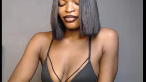 Snapshot of sweetxxboobsx chatting on March 27, 8:37 am sweetxxboobsx online show from March 27, 8:37 am