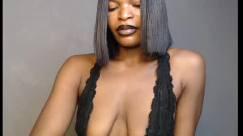 Snapshot of sweetxxboobsx chatting on April 2, 9:40 am sweetxxboobsx online show from April 2, 9:40 am