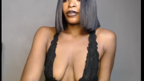 Snapshot of sweetxxboobsx chatting on April 4, 8:01 am sweetxxboobsx online show from April 4, 8:01 am