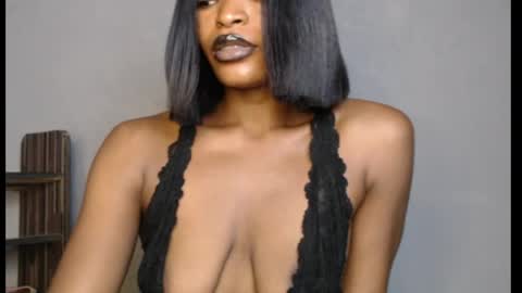 Snapshot of sweetxxboobsx chatting on April 6, 8:15 am sweetxxboobsx online show from April 6, 8:15 am