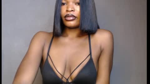 Snapshot of sweetxxboobsx chatting on May 5, 8:11 am sweetxxboobsx online show from May 5, 8:11 am
