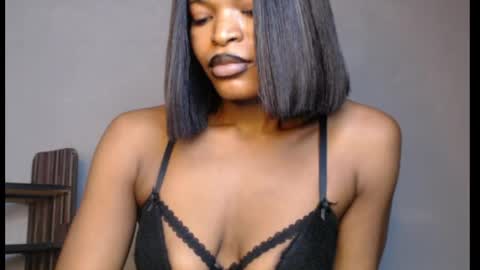 Snapshot of sweetxxboobsx chatting on May 18, 8:42 am sweetxxboobsx online show from May 18, 8:42 am