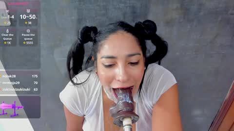 Snapshot of sweety_blowjob chatting on January 17, 2:39 pm LINA online show from January 17, 2:39 pm