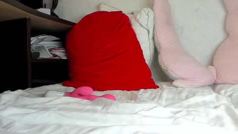 Snapshot of sweety_cum chatting on December 20, 10:43 pm Mia online show from December 20, 10:43 pm