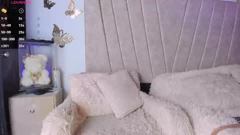  independent model  online show from July 22, 2:31 pm