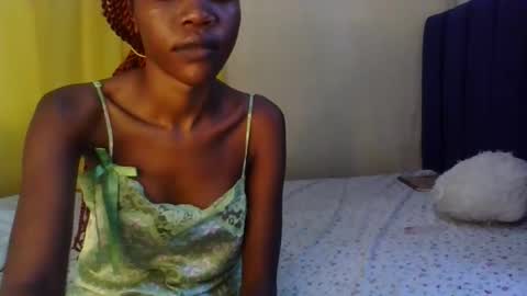 Snapshot of sweety_melanin chatting on April 15, 9:27 am Vickky online show from April 15, 9:27 am