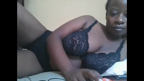 sweetyass25 online show from October 6, 6:22 am
