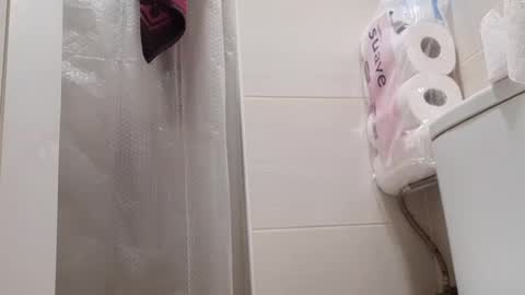 Snapshot of sweetywhity2 chatting on January 1, 6:06 pm Silvia online show from January 1, 6:06 pm