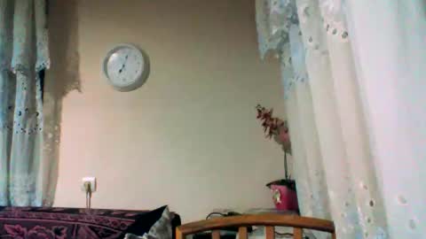 Snapshot of swergiu333 chatting on February 16, 5:03 am Raymond online show from February 16, 5:03 am