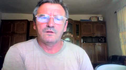 Snapshot of swergiu333 chatting on July 13, 8:50 am Raymond online show from July 13, 8:50 am