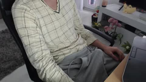 SwetLittleBoy4u online show from November 25, 8:03 am